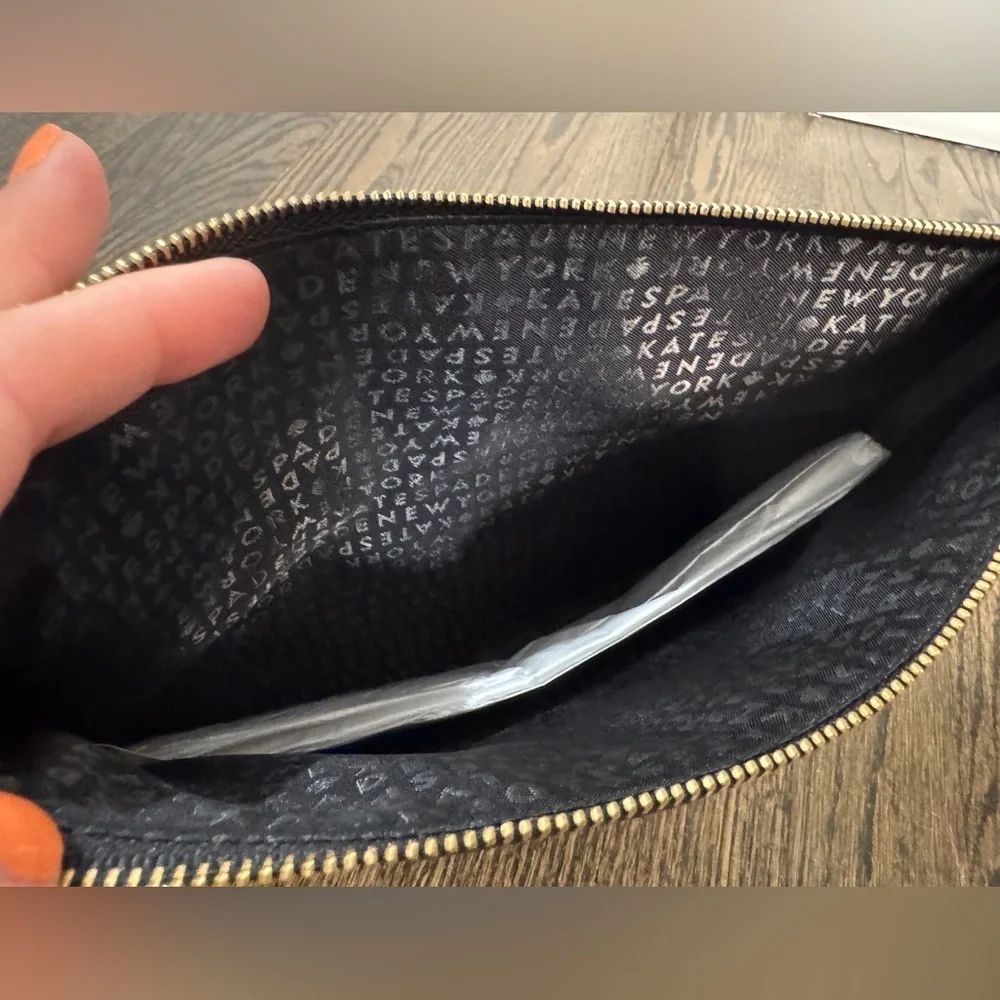 Kate Spade • Pebbled Leather Gia Flynn Street Zip Clutch Bag
